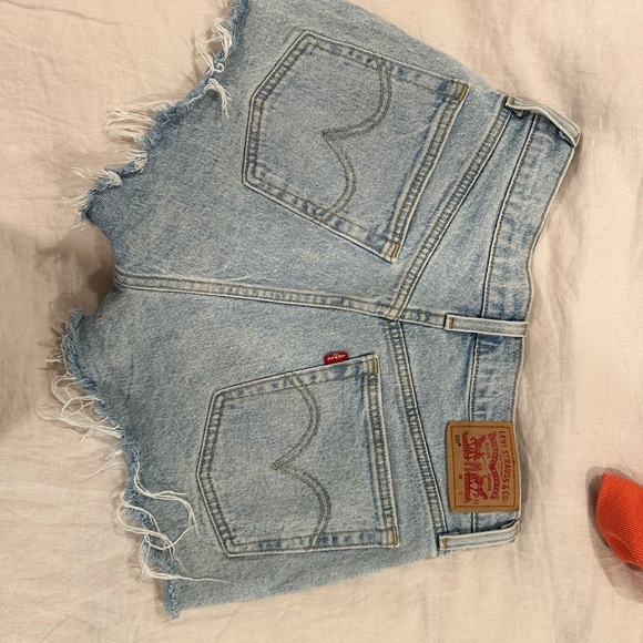 Levi’s shorts - Picture 2 of 4